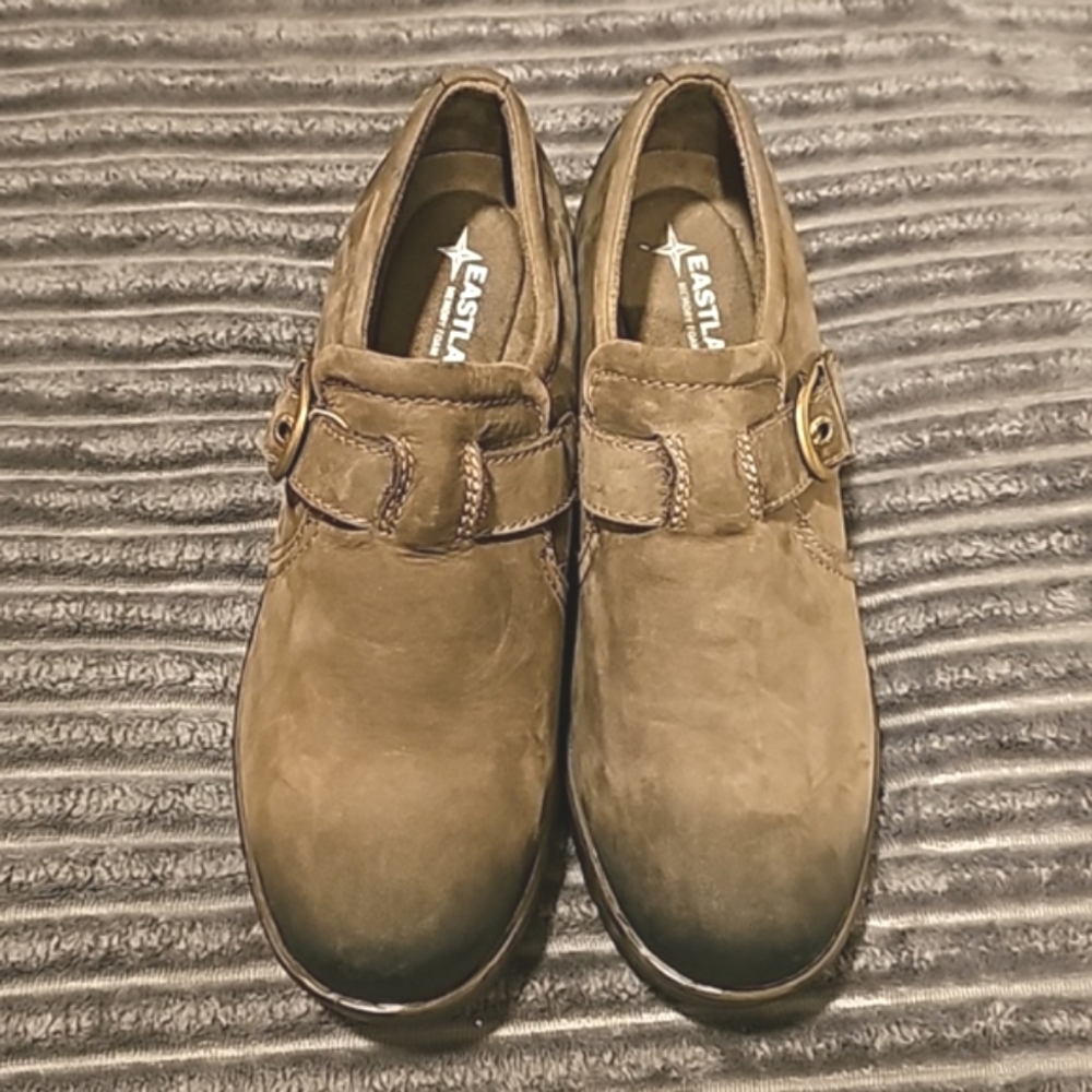 Eastland Women's Brown Buckle Livia Slip-on Casual Shoe 1990s style size 9M